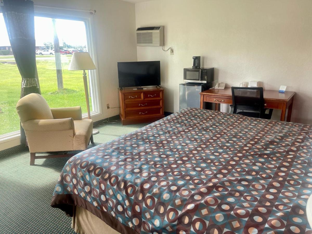 Rodeway Inn Flora Екстериор снимка