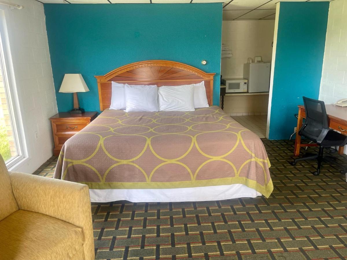 Rodeway Inn Flora Екстериор снимка