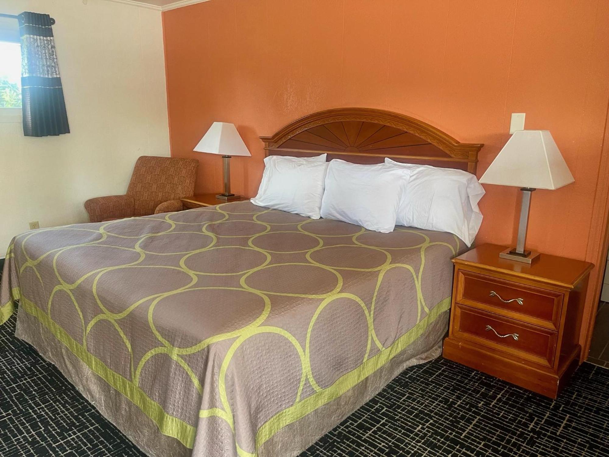 Rodeway Inn Flora Екстериор снимка