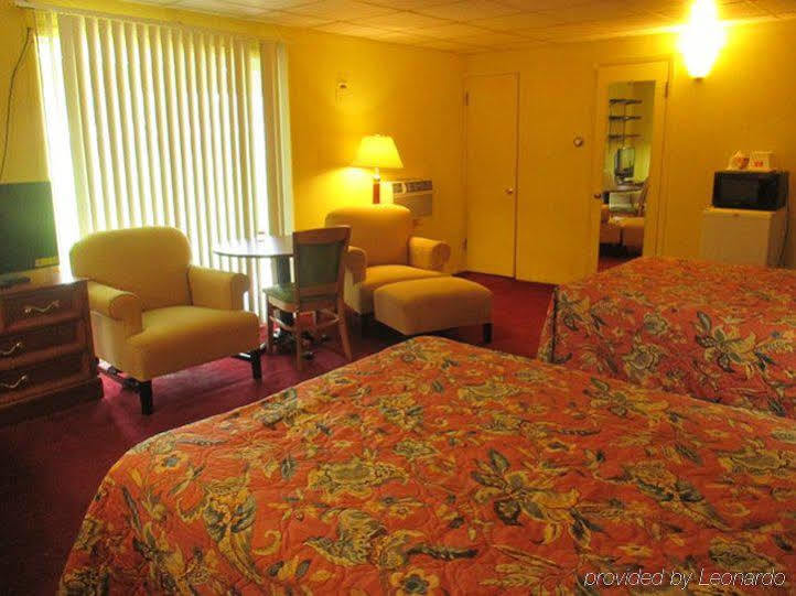 Rodeway Inn Flora Екстериор снимка